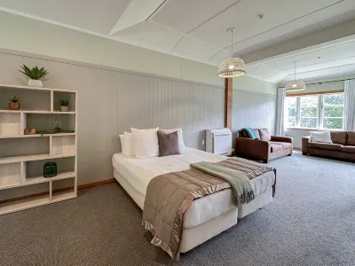 Silverstream Retreat Hotels in Upper Hutt
