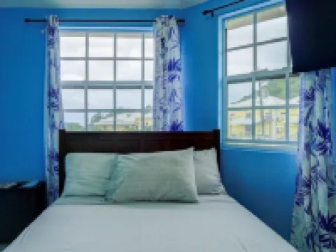 ユア クエイント ホーム ジャスト ステップス フロム ビーチ トゥルー・ブルーのホテル