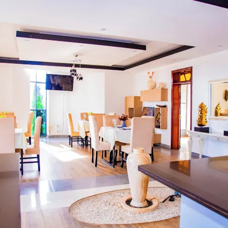 Netluna Villa Hotel & Tours
