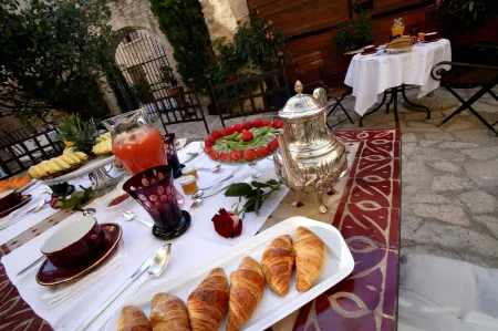 Hotel le Saint Laurent Отели в г. Тавель