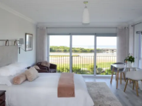 Serenity Ocean Lodge โรงแรมในจอร์จ