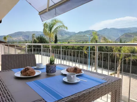 Icaro Apartments with a Beautiful Pool Отели в г. Сант-Агата-ди-Милителло