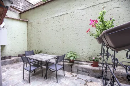 Del Sol Meteora Luxurious Family Suites1 Отели рядом с достопримечательностью «Монастырь Святой Троицы»