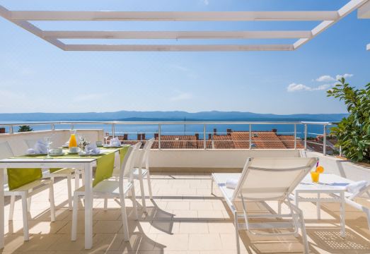 아파트먼트 앤드 룸 아주라의 넓은 테라스