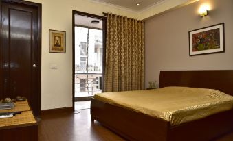 2BHK Comfortable Furnished Serviced Apartments in Hauz Khas - Woodpecker Apartments