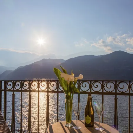 2-Bed Apt with Stunning Lake Como Views & Terrace