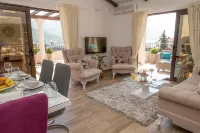 Luxury penthouse sea view & jacuzzi on terrace Hôtels à : Prijevor