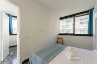 Joivy Spacious Apt for 6, Near Train Station and Beach