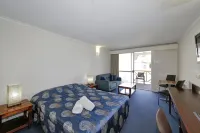 Alexandra Park Motor Inn - balcony
