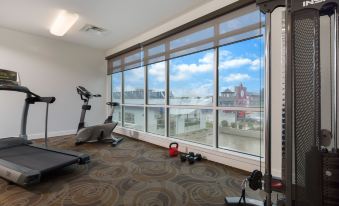 Econo Lodge Inn & Suites
