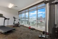 Econo Lodge Inn & Suites