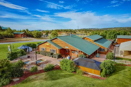 Zion Ponderosa Ranch Resort Отели рядом с достопримечательностью «Checkerboard Mesa»