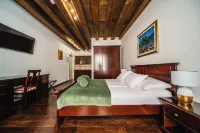 Sunce Palace Apartments with Free Offsite Parking - Kitchen