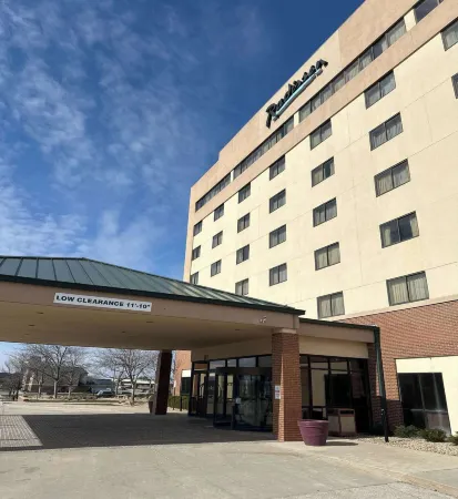 Radisson Hotel Cedar Rapids Отели в г. Робинс
