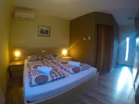 Apartments and Rooms Rea Hotel a 