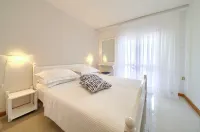 Apartments Loncar Hotels near Inn Palace