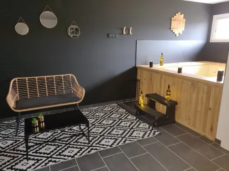 Chambres d'Hôtes Château Pierre de Montignac Отели в г. Сиврак-ан-Медок