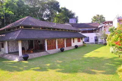 Serenity Lake Front Villa Hotels in Moratuwa