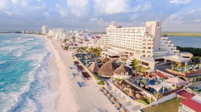 Royal Solaris Cancun-All Inclusive Hotel dekat Playa Linda