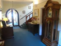 Trumbles Gatwick B&B Hotels in Mole Valley
