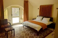 Alhambra Palace Hotel Suites - Ramallah Các khách sạn gần Elderly Club