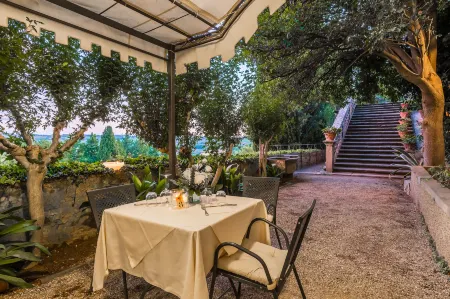 Castello di Montegufoni by PosarelliVillas