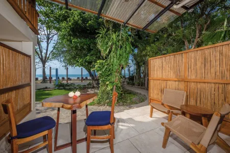 The Coast Beachfront Hotel Отели в г. Тамариндо