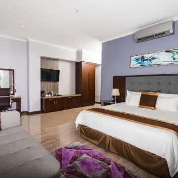 Hotel City Plaza & Suites