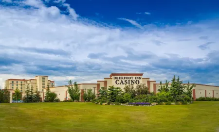 Deerfoot Inn and Casino Отели рядом с достопримечательностью «Pearle Vision»