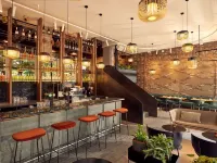 Met Hotel Amsterdam Hotels near BOX