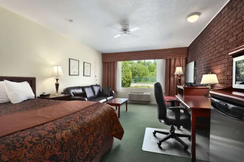 Travelodge by Wyndham Simcoe Hotels in Port Dover