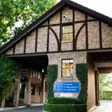 Peppers the Hills Lodge Hotel Exterior