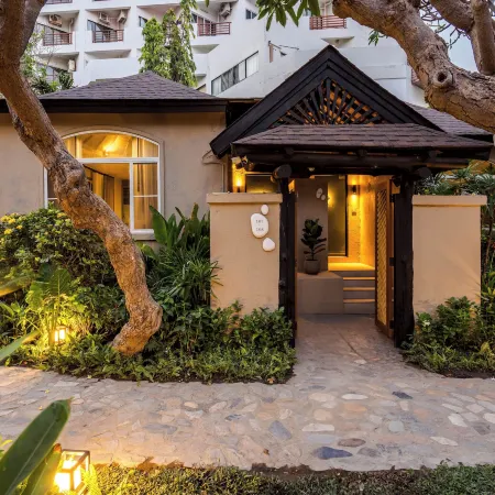 Davinia Resort Hua Hin Отели рядом с достопримечательностью «Статуя Будды»