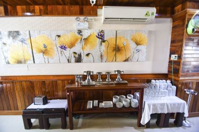 Restaurant San San Hotel Photo