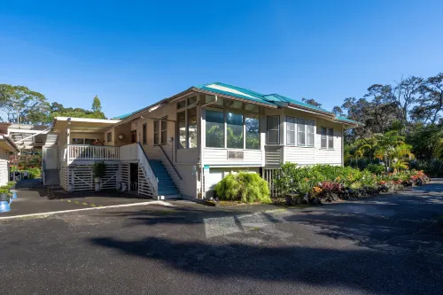 Aloha Junction Bed and Breakfast -Minutes Away from Hawaii Volcanoes National Park