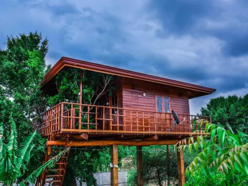 Lake Villa Resort Hotel a Wirawila
