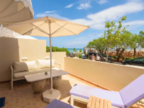 Iakinthos, Tsilivi Beach Hotels in Planos