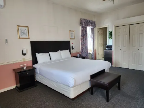 The Steveston Cafe & Hotel Hotels in Tsawwassen