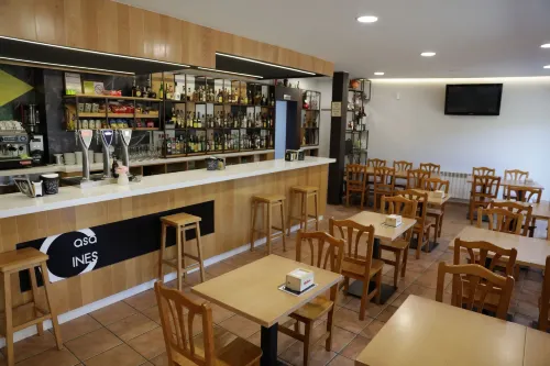 Pensión Casa Cines Restaurante - Parking