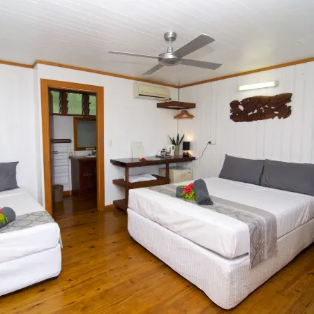 Deco Stop Lodge