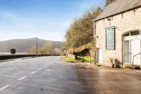 The Ladybower Inn Hotels in Castleton