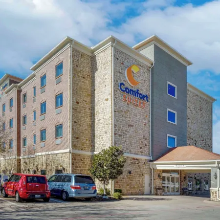 Comfort Suites Benbrook - Fort Worth Southwest Отели рядом с достопримечательностью «Хален Молл»