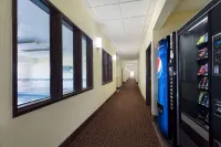 Super 8 by Wyndham Lees Summit Hotels in Raymore