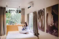 Crystal Box Hotel