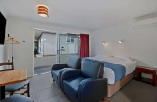 Comfort Inn Westshore Beach - bar