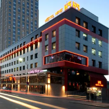 H9 Hotel Nine Ulaanbaatar Отели рядом с достопримечательностью «Сүхбаатарын Талбай»