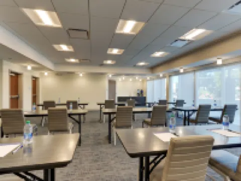 โรงแรม ฮอลิเดย์ อินน์ เอ็กซ์เพรส แอนด์ สวีทส์ โรอาโนค – ซีวิคเซ็นเตอร์ บาย IHG โรงแรมในโรอาโนค