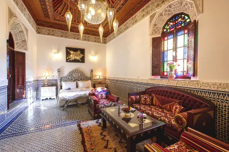 Riad Fes Maya Suite & Spa Отели рядом с достопримечательностью «Аль-Карауин»