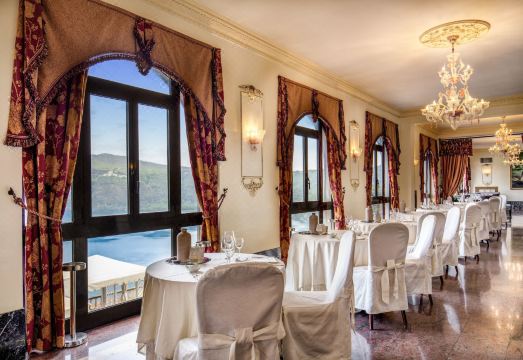 호텔 캐슬 베키오에서 보이는 호수 전경