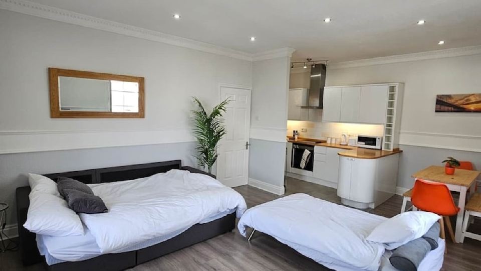Lakeview Court Southport